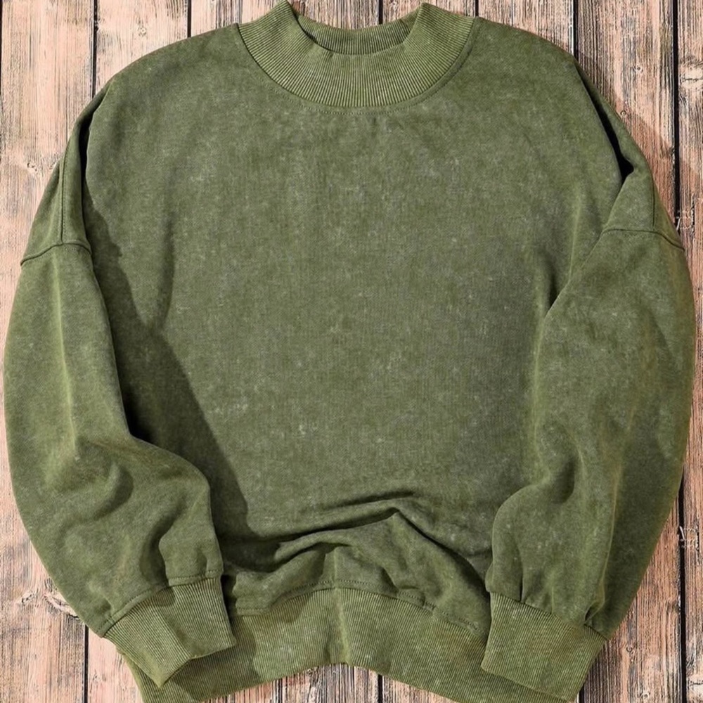NWOT — Green Crewneck